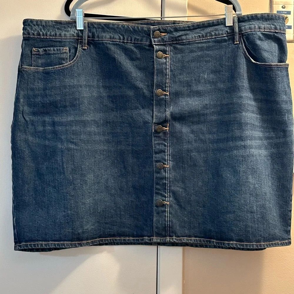 Old Navy button front denim skirt